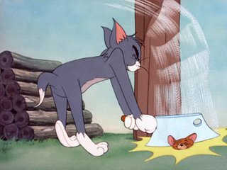دكتور يكشف على المؤخره